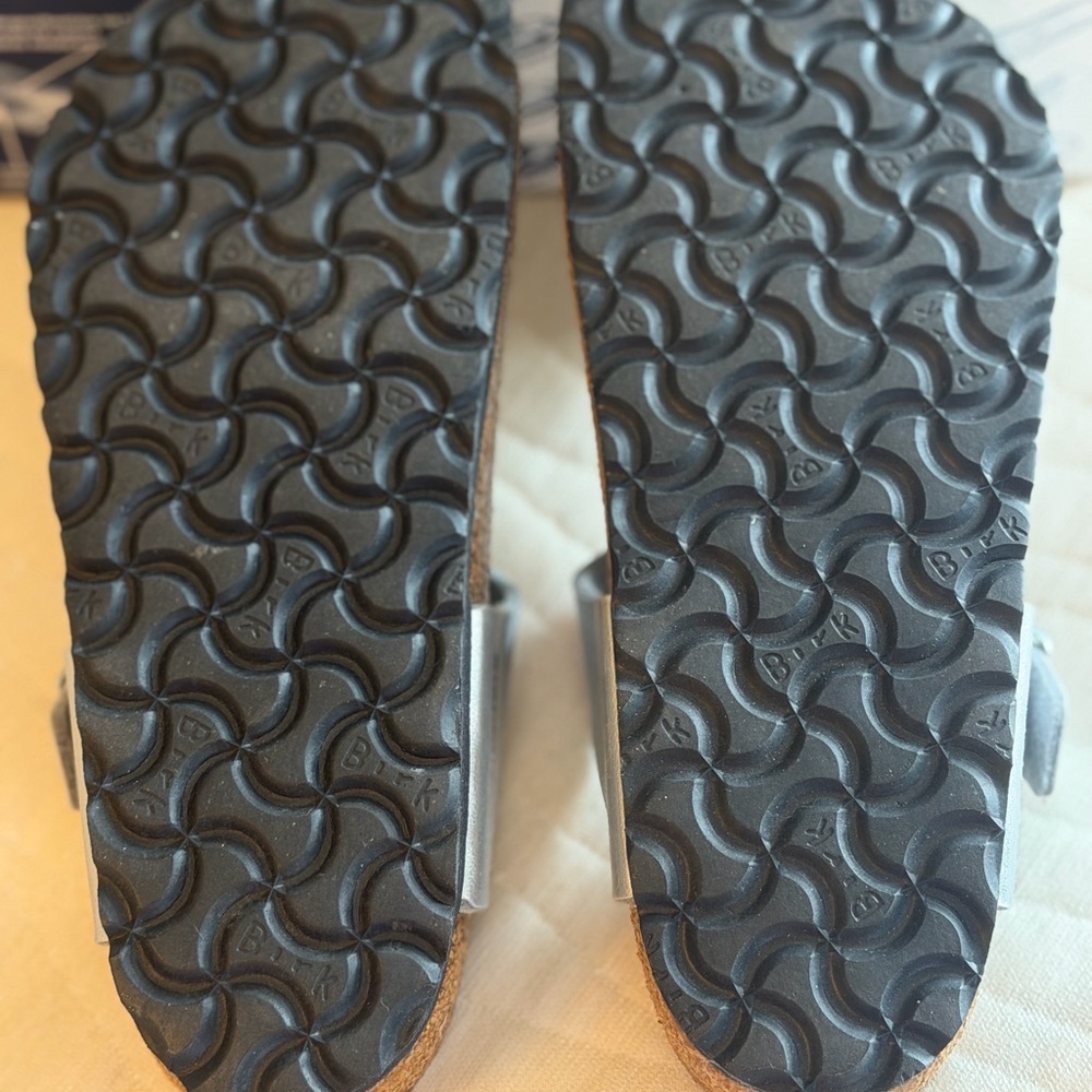 Birkenstock Gizeh Silver Leather Thong Sandals - Picture 9 of 9